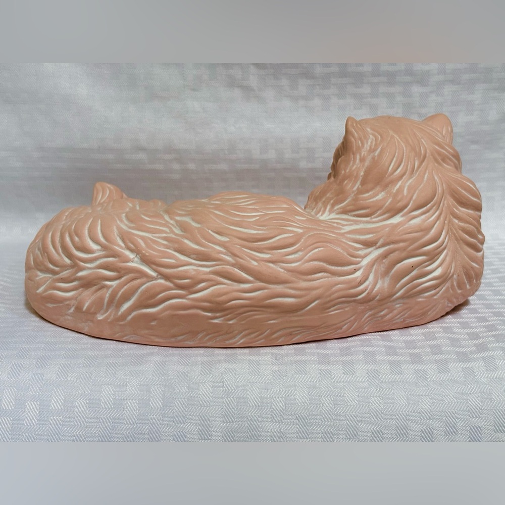 Decorative Ceramic Persian Cat Figurine - Elegant Shelf Accent - Picture 4 of 7